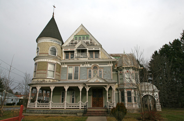 Se vende (muy barata) la famosa casa embrujada descubierta por Google  Street View — idealista/news