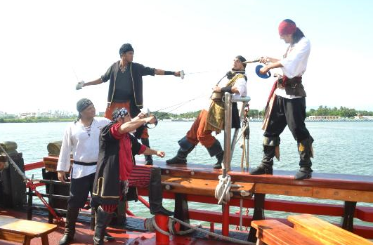 Jolly Roger Pirate Show Cancun