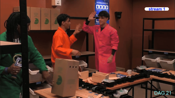 00d676227e1a424219bb1779847a963e.gif