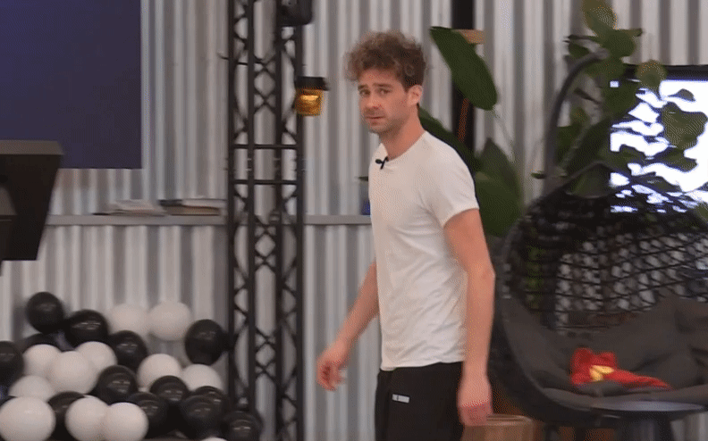 01a66271bd449fcd9c3fa1b63a4ef122.gif