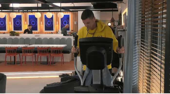074aa2076b5ac0b53b3b0fe491422e98.gif