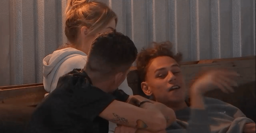 0b065e91fa9b4055bab2c0d7cff792d4.gif
