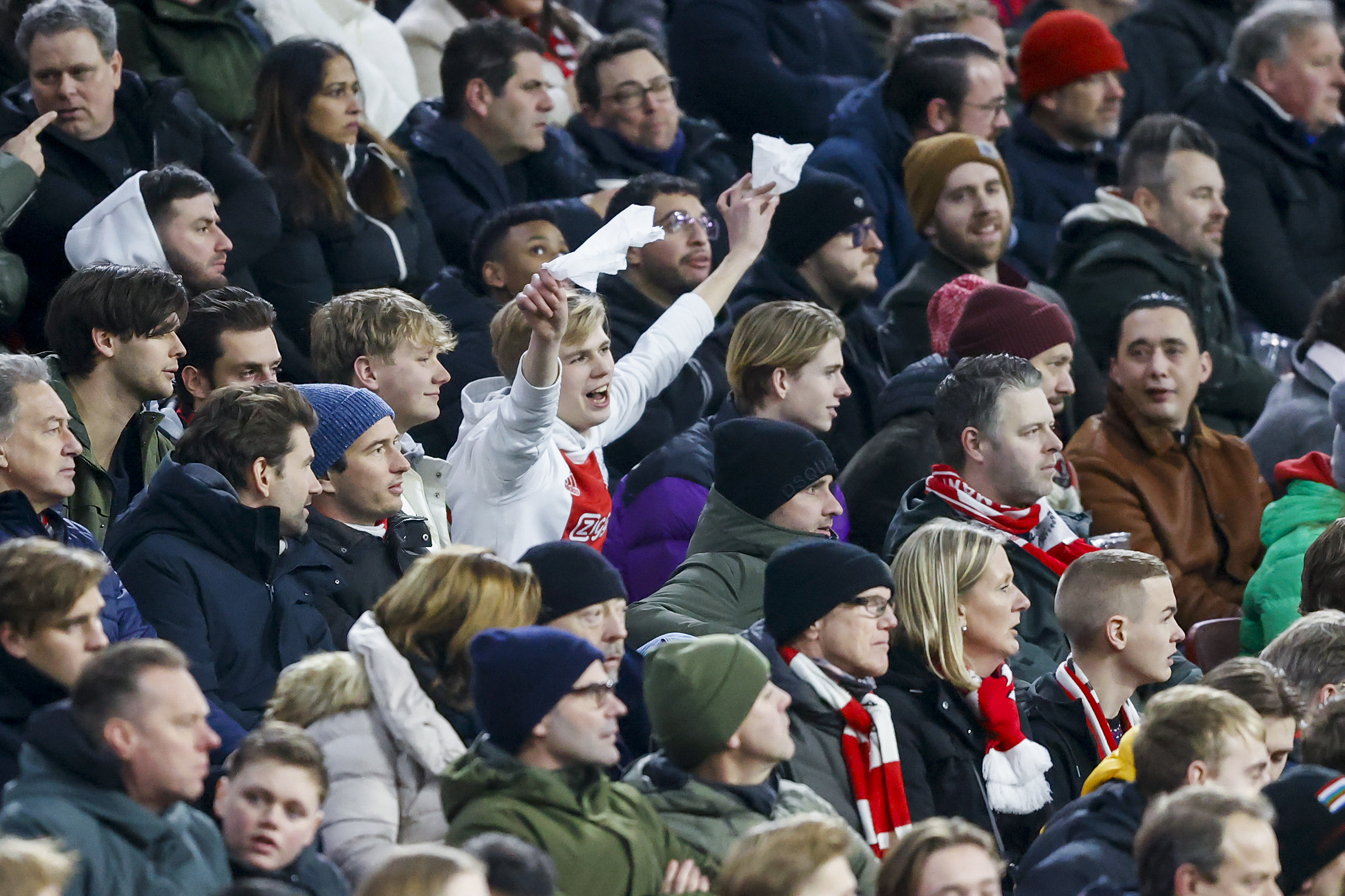 Ajax-fans zwaaien tijdens het duel met FC Volendam met witte zakdoekjes.