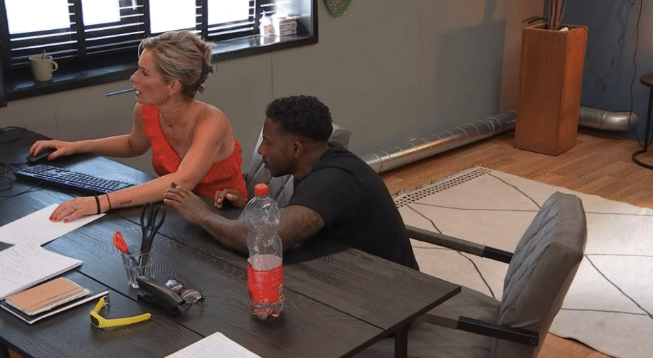 20f0541278ae01985b1e3d1fc1fbdba4.gif