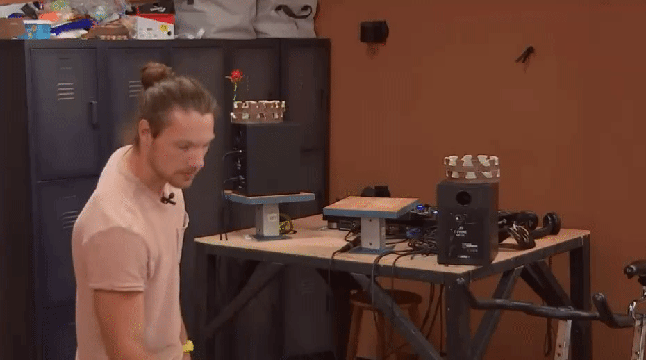 24045753bca78c1f24f8bb1bf58d4a96.gif