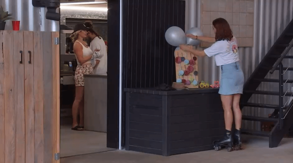29f82e4bab757c1a3f289514918f3fa8.gif