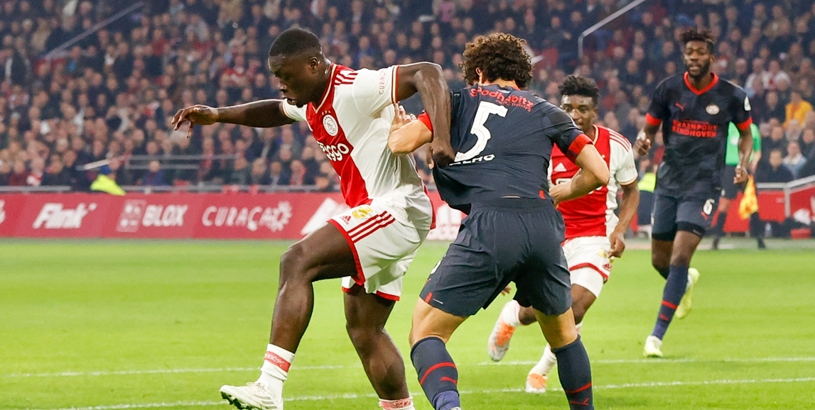 PSV en Ajax strijden om de tweede plek: welke scenario's zijn zondag denkbaar?
