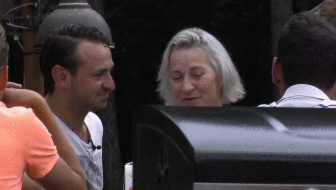 2cfaebbe999782a62315077817732456.gif