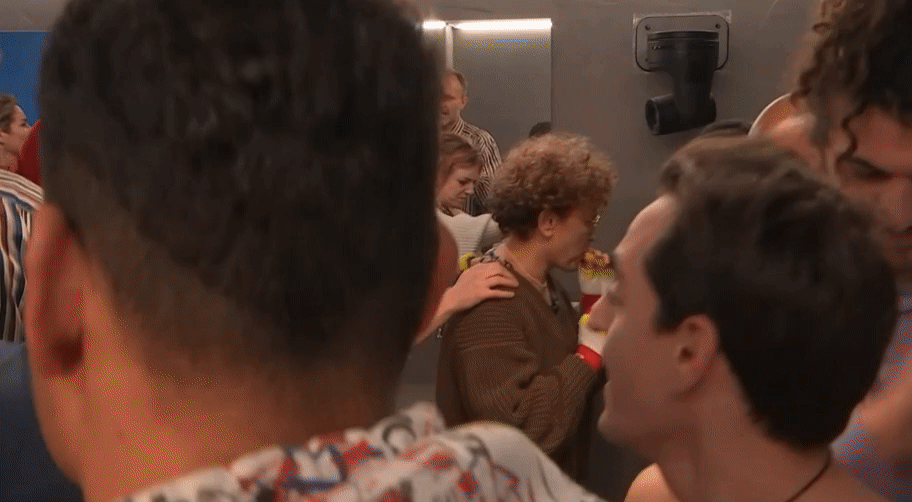 2d8286aa16254ad3af5808406dfc6b13.gif
