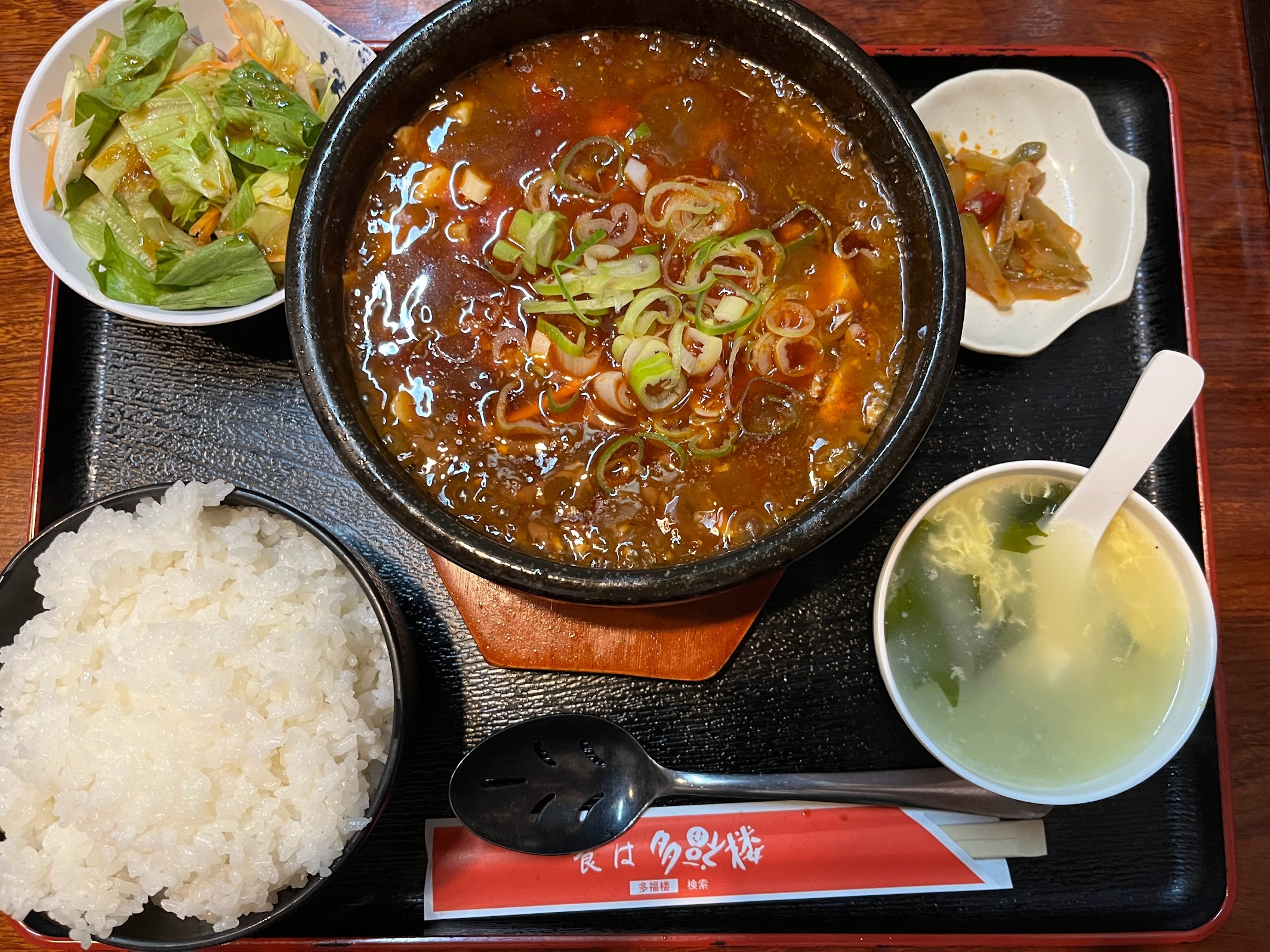 チャ～ボン多福楼・川崎本店 薬膳石焼麻婆豆腐930円（2024年7月）