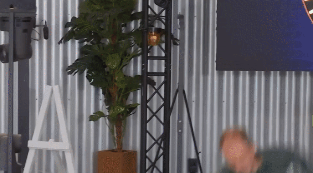 2ee858729952a5298237888ed9ebc3e8.gif
