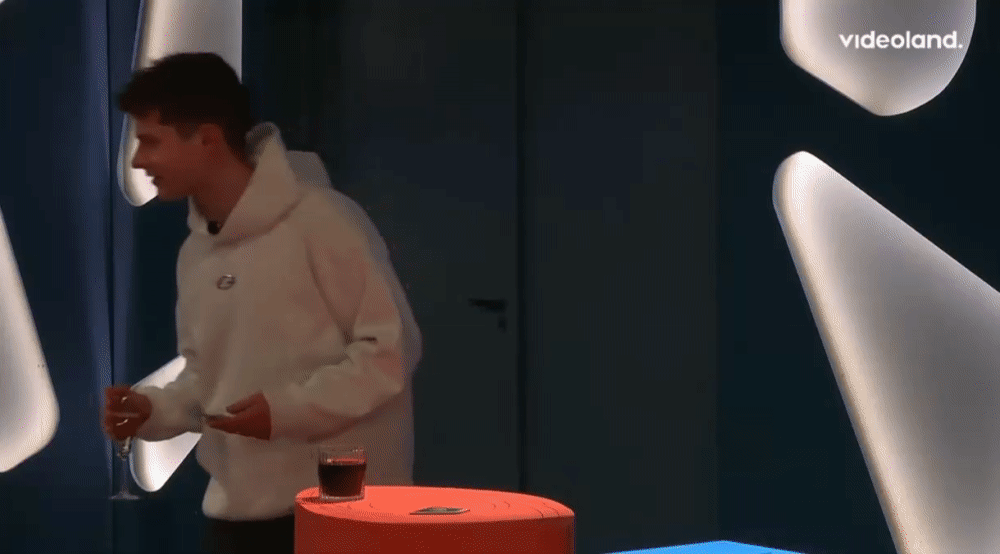 3228b34a97bcbe1ff6d75c0fc5d01e5d.gif