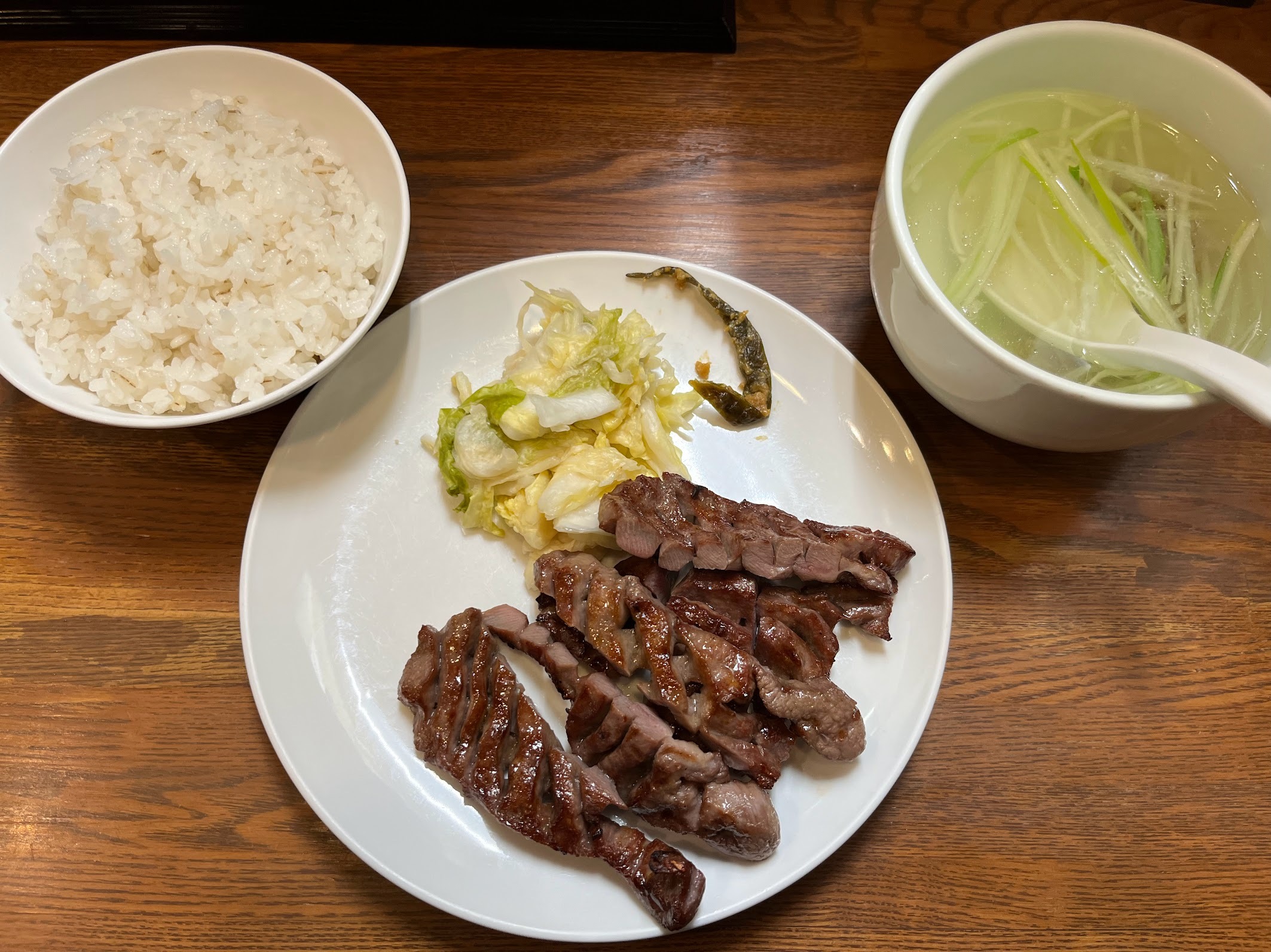 ミューザ川崎・杉作 牛たん定食2200円(2024年4月)