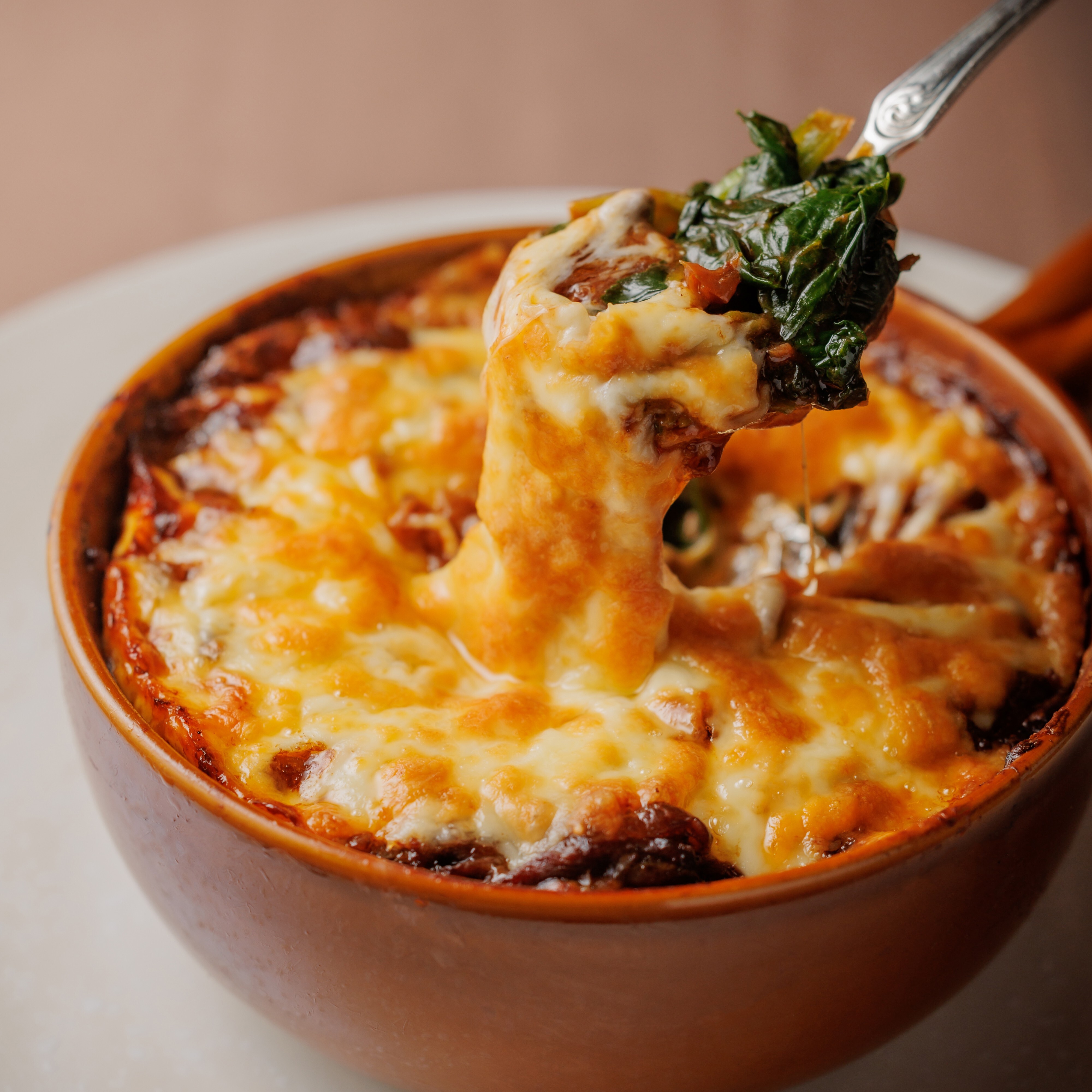 国産牛頬肉の赤ワイン煮込みチーズグラタン