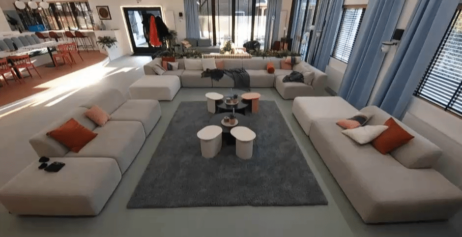 364c413bba95a14aa5a1730e55477105.gif