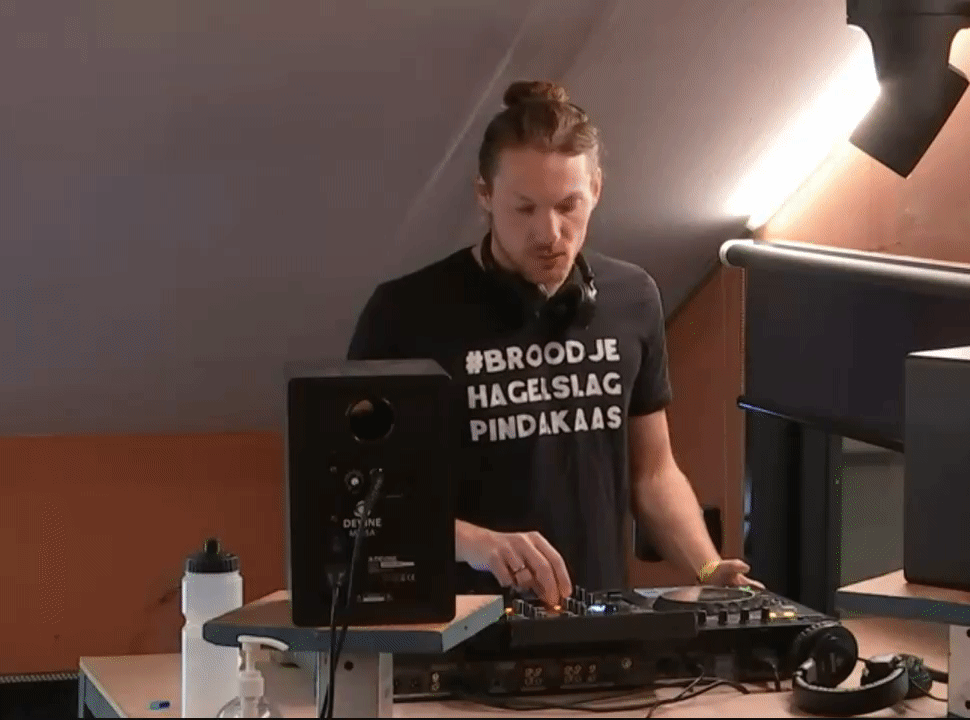 394374f27560a9ee945bfa15633fa1c4.gif