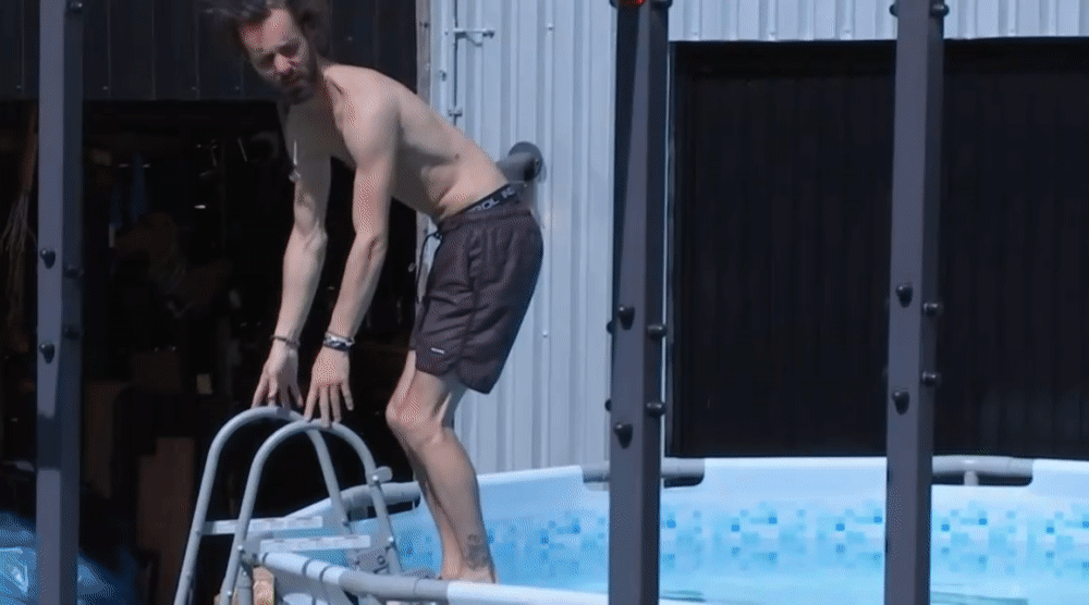 3946fa6757033b06a313552a1d6c5185.gif