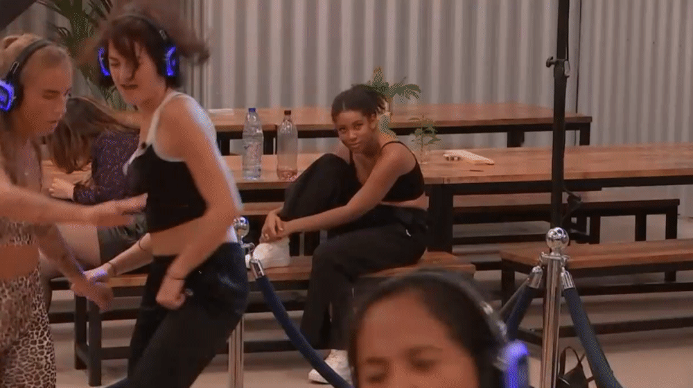 3b022e98b57d726d98d72e2bd3faa3dc.gif