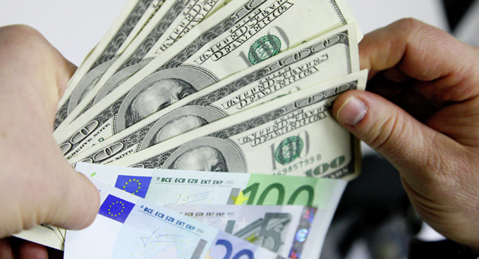 доллар и евро растут в цене к рублю