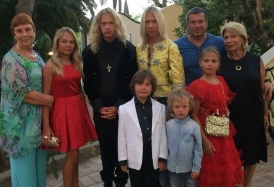 Владимир соловьев биография семья жены