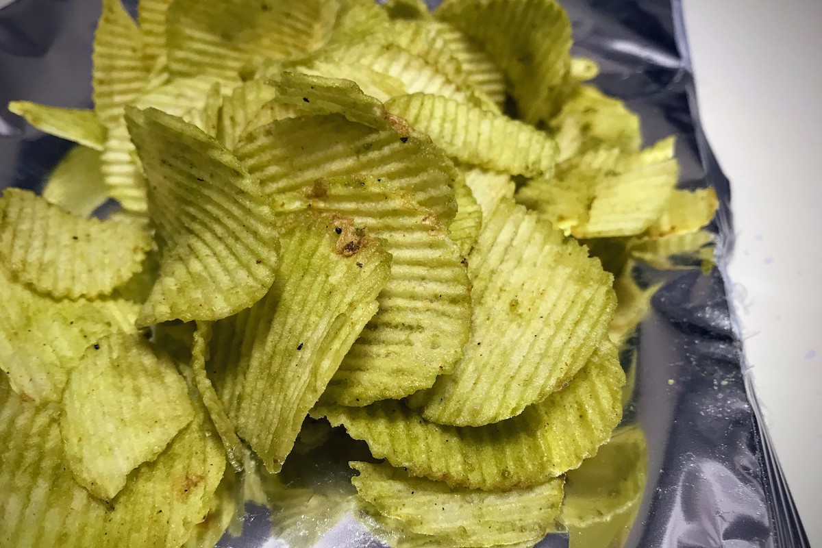 クア・アイナ x カルビー コラボポテトチップス