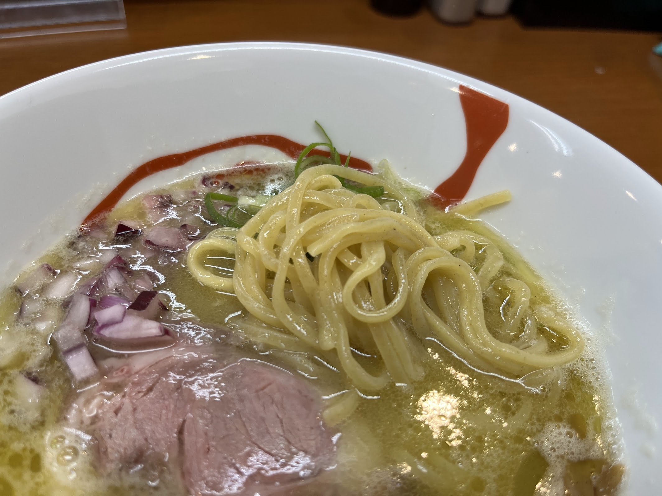 麺や 魁星 コク塩ラーメンの平打ち麺(2024年6月)