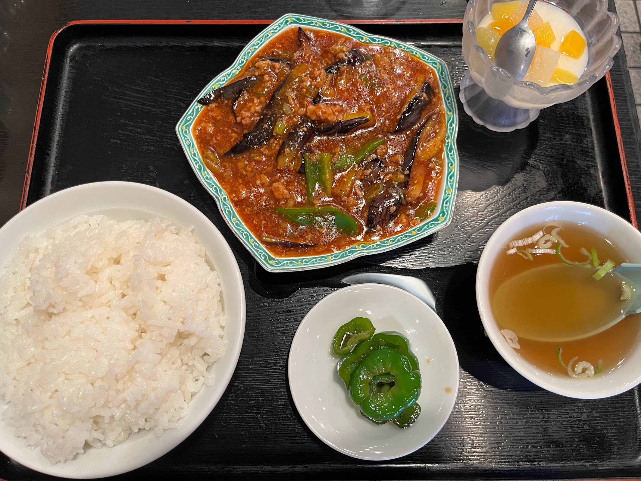 川崎・天龍・仲見世店 ランチのマーボーナス定食800円(2024年7月)