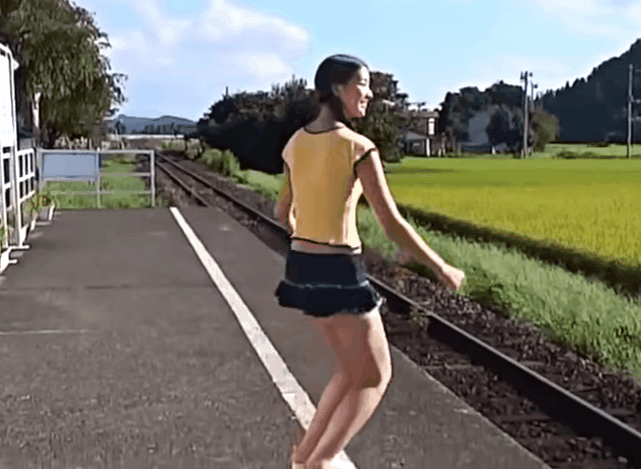 足立梨花