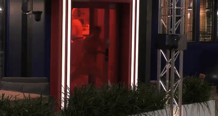 4768c59e44df299ee36e4e1e1a035be9.gif