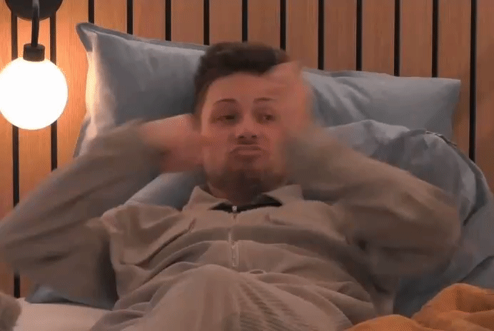 4bf6b16385207894a5c3f2fa38a48057.gif