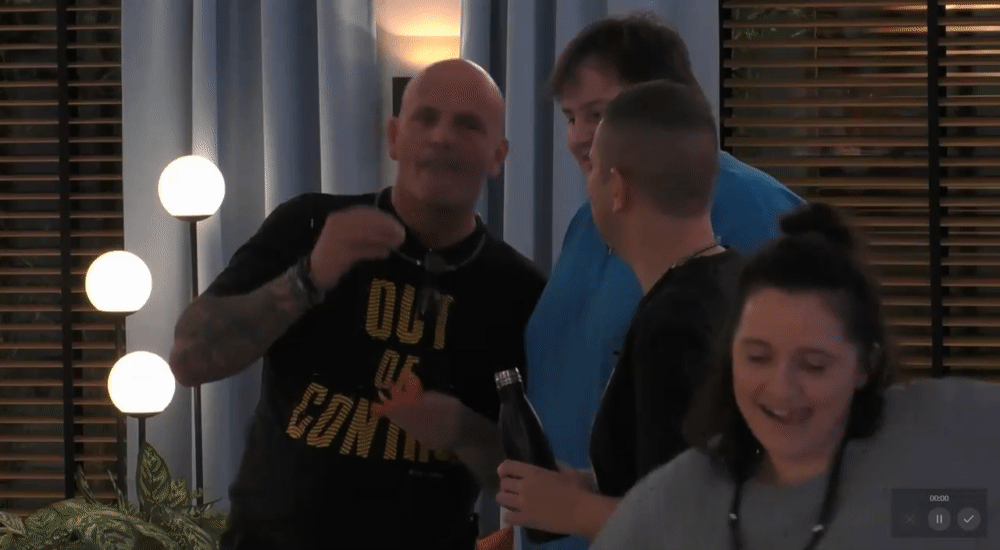 4ec8e574fa1171e6bfa05892838eeb68.gif