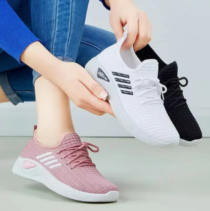  Trendy Shoes New Fly-Knit Sneakers Spring and Summer Soft Bottom Casual Mom Shoes Mesh Low-Top Running Student Shoes 