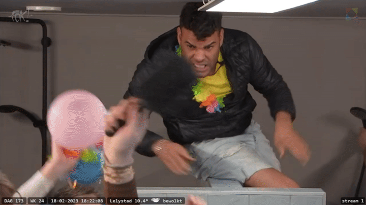592b125bbfb909e81667c7d21caf7666.gif