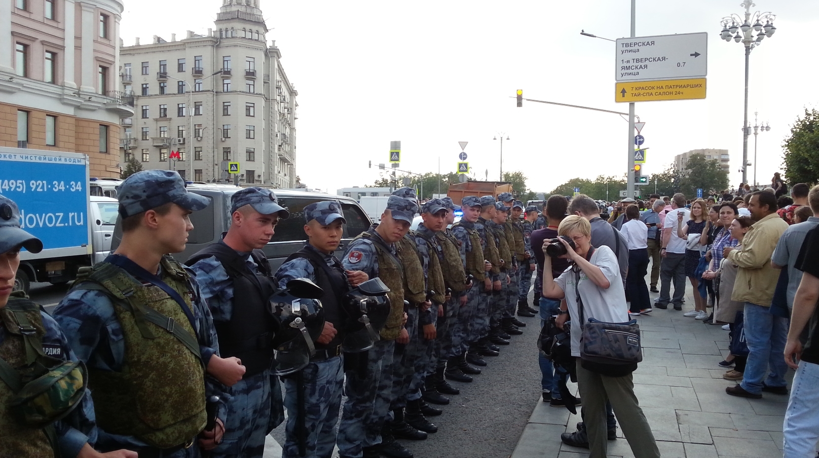 События в москве 3 августа. Полиция на Пушкинской площади. 31 Августа 2019 митинг. 31 Августа 2019 митинг оцепление на Пушкинской. Митинги в Москве 2019.