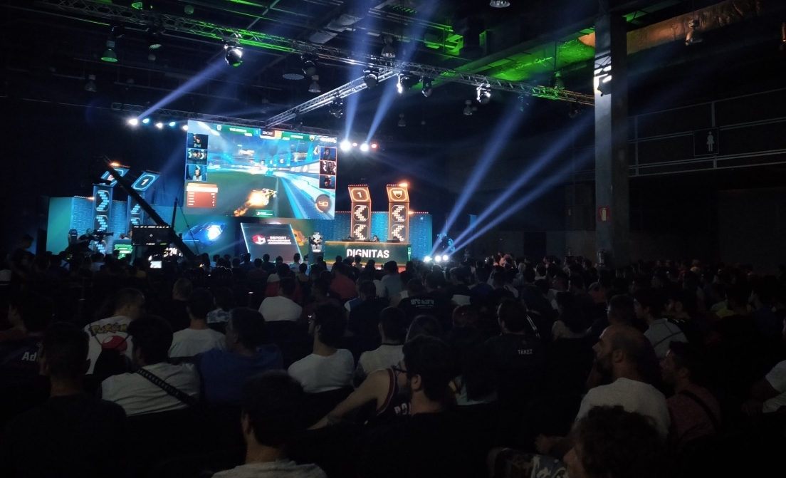 La zona de Rocket League en DreamHack, abarrotada. Imagen realizada por Isengard. La zona de Rocket League en DreamHack, abarrotada. Imagen realizada por Isengard.