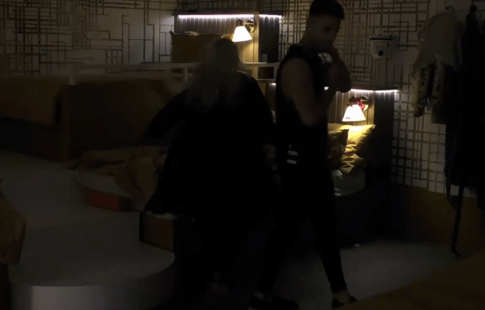 63dc2110fb08b22ea75ce5fe4192a931.gif