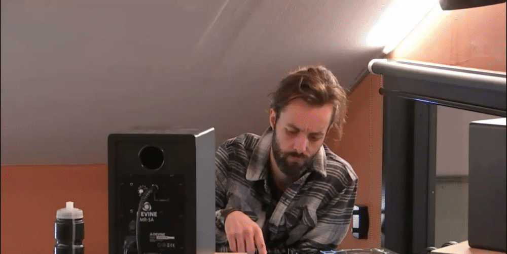 64adea050e1531a9e41df60eb77a4883.gif