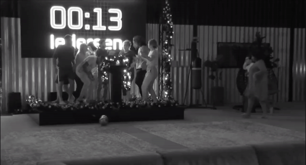 66c23a3ee892fd92a58911318f012748.gif