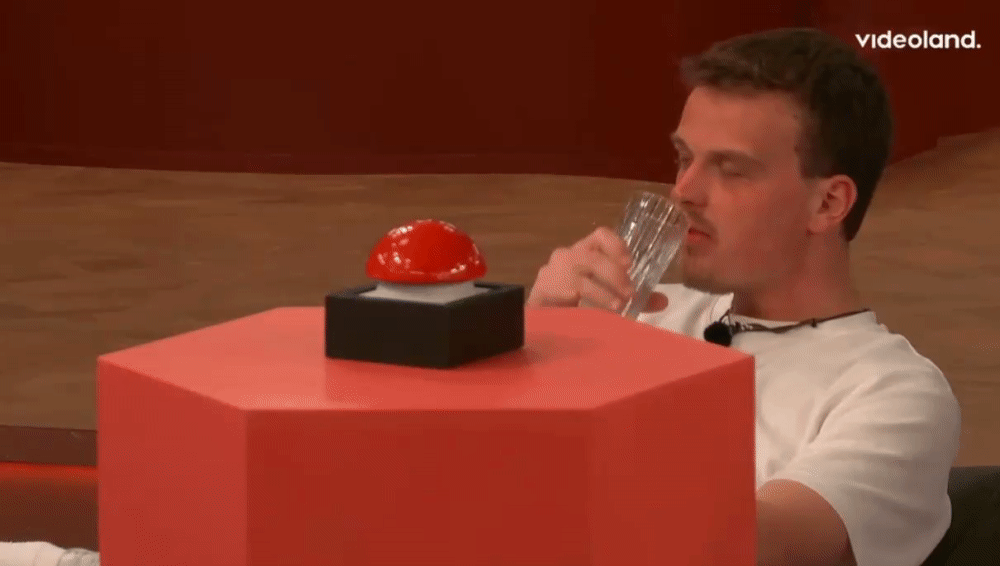 675c760453920a9b0983f97de7307e8c.gif