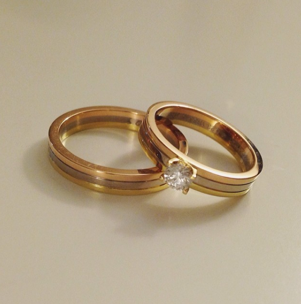 【婚約・結婚指輪】カルティエのトリニティリング特徴・価格まとめ | 結婚式準備はBLESS（ブレス）