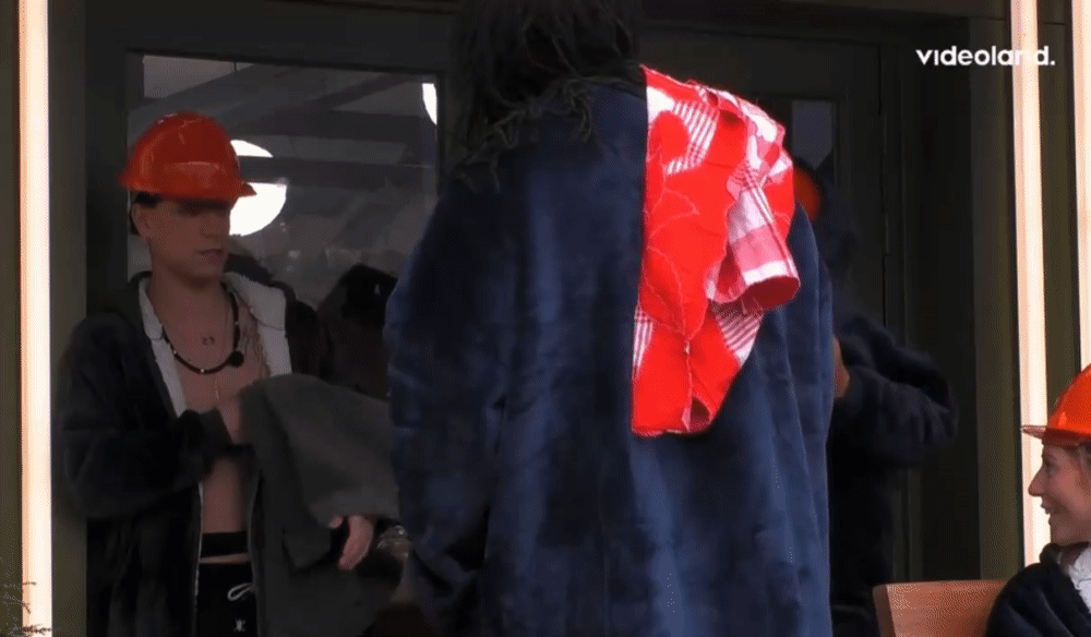 71f584bcc42a77806629485069065843.gif