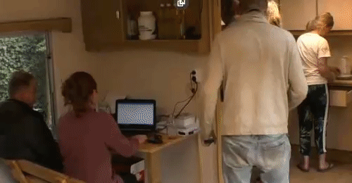 73973edbf260279ad7e48b2c289004a5.gif