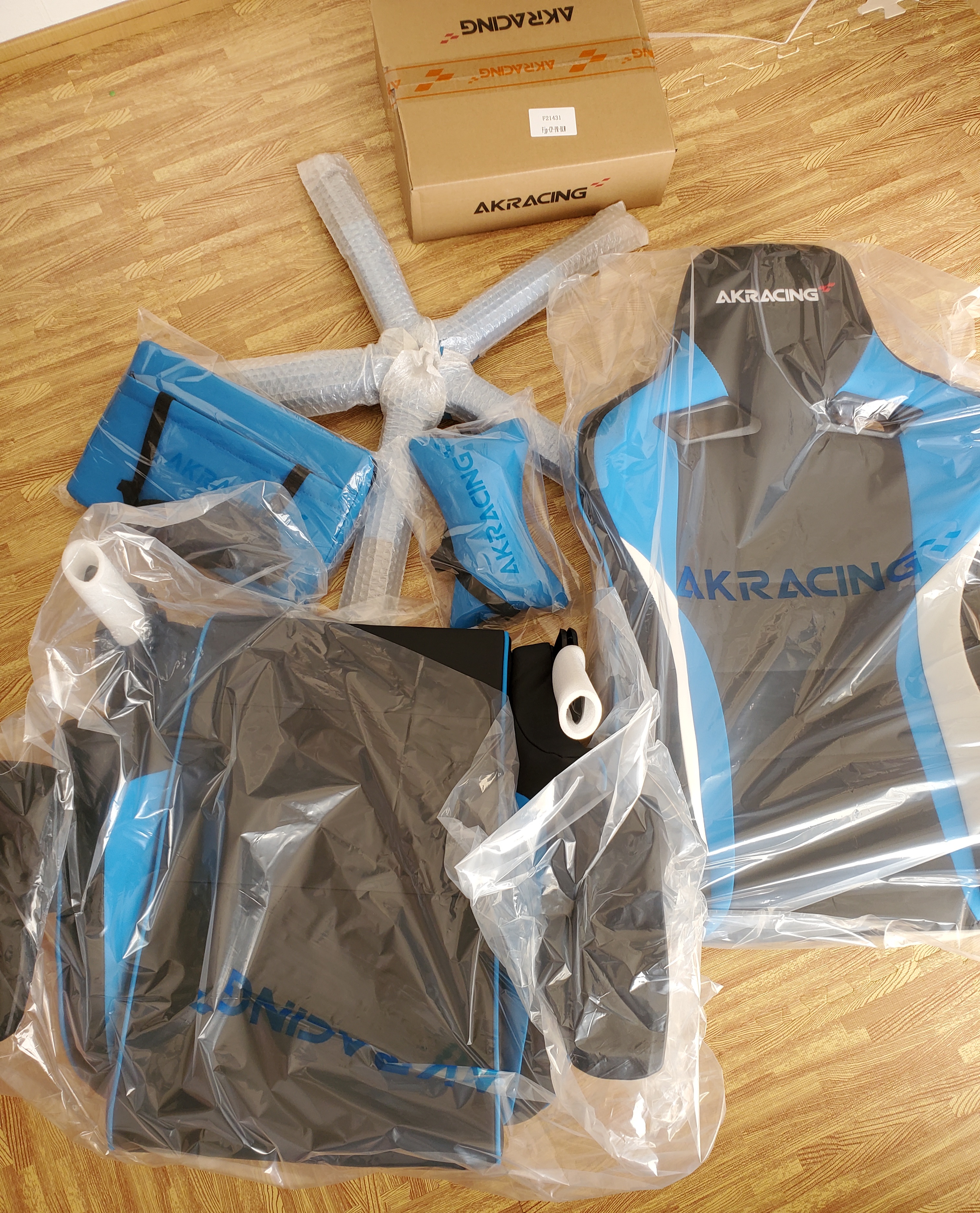 AKRacing Pro-Xの開封後