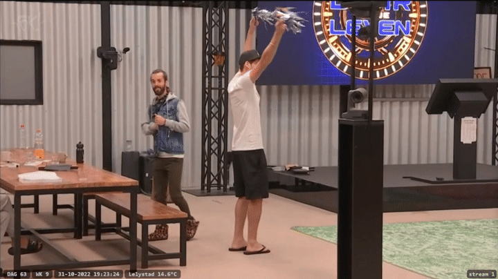 7827d8ef2f17ad5d022f1a188b8bcbcd.gif