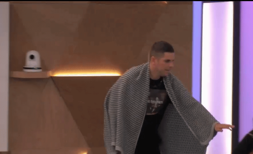 794c2002a4d20909dc47782b27fba68c.gif