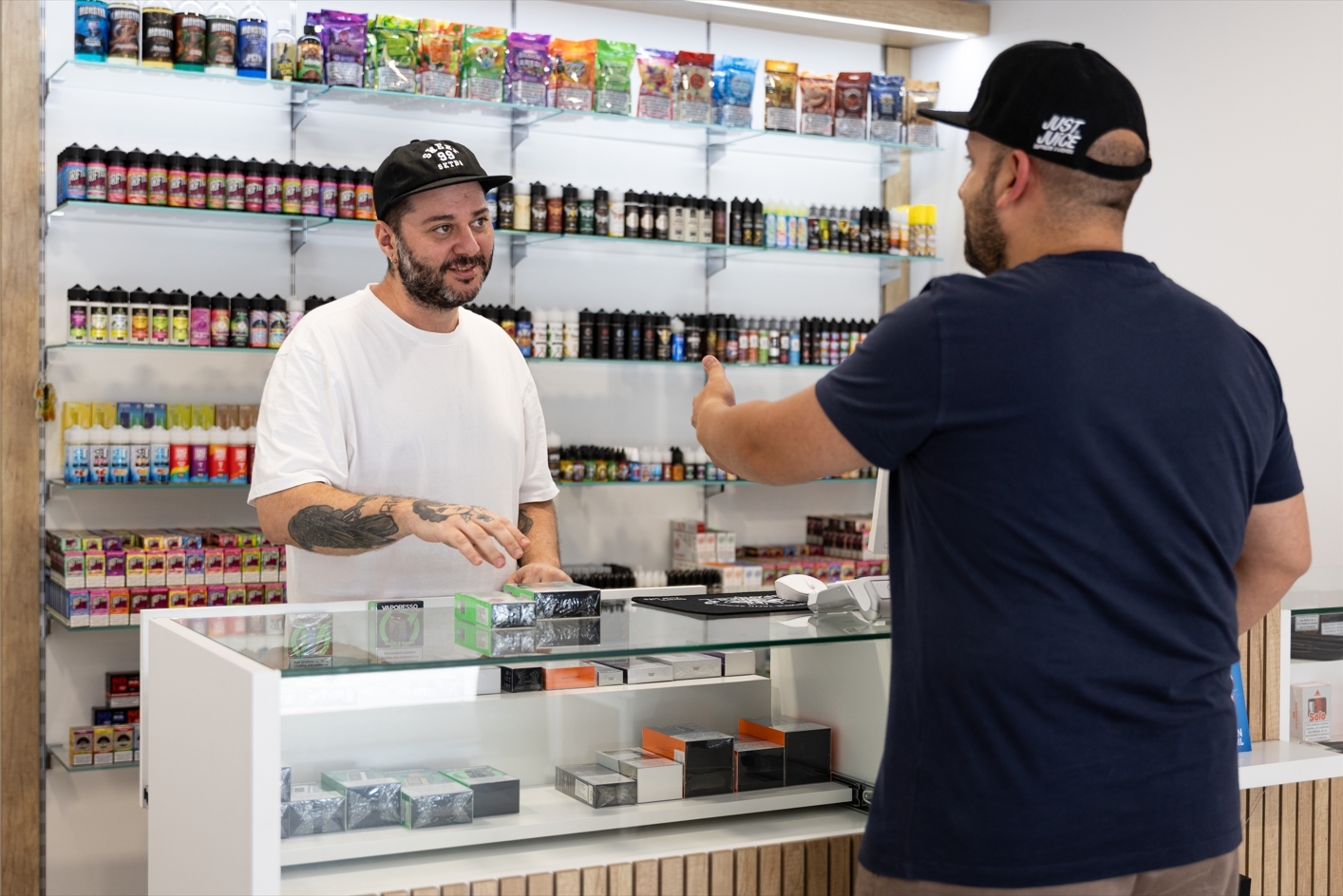 La primera tienda fsica de Vapeo24 abre en Valencia | Vapeo24