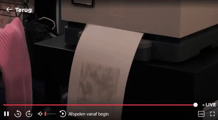 7d1f5ec51530bea1c0eedd815a659555.gif