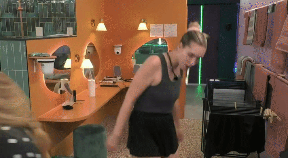 7fe5e0b3722597d3ecb8df9d8944f365.gif