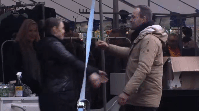 81295eeac0a69cf8248e33291650e6aa.gif