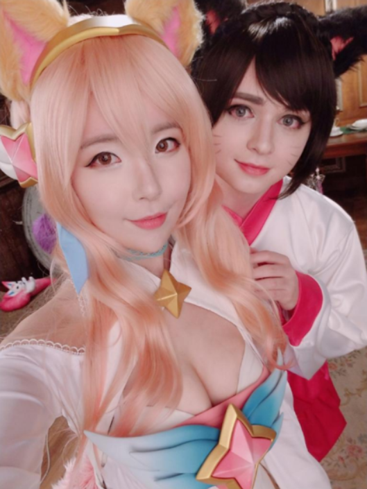 Sneaky and girlfriend cosplay
